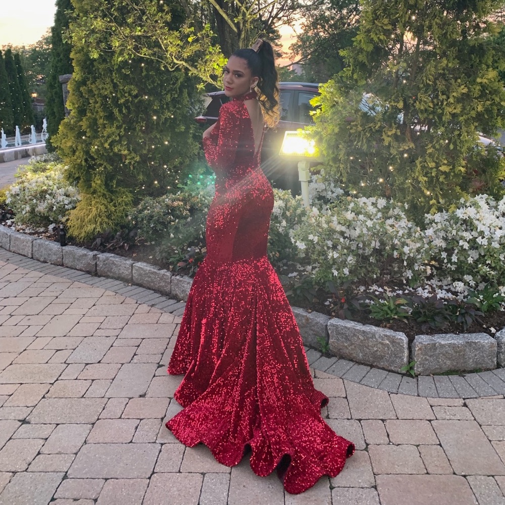 red LIASTUBLLA sprinkling prom dress
